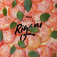 10/18/2016 tarihinde Pizzeria Riganiziyaretçi tarafından Pizzeria Rigani'de çekilen fotoğraf