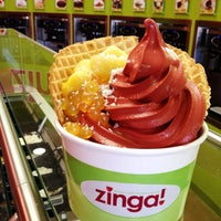 Das Foto wurde bei Zinga Frozen Yogurt von Zinga F. am 1/1/2013 aufgenommen