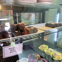Photo taken at paradise  unbakery by Chris P. on 11/13/2020