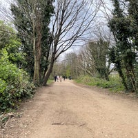 Photo taken at Parkland Walk (Finsbury Park to Crouch End Section) by Chris P. on 4/7/2021