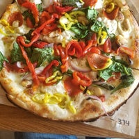7/7/2017 tarihinde Betty D.ziyaretçi tarafından Blaze Pizza'de çekilen fotoğraf