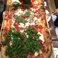 Photo taken at Pizza Metro Pizza by Alper U. on 9/11/2016
