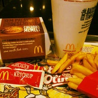 Photo taken at McDonald&amp;#39;s by José Ricardo A. on 11/7/2012