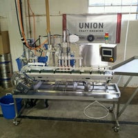 รูปภาพถ่ายที่ Union Craft Brewing โดย Adam V. เมื่อ 4/4/2013