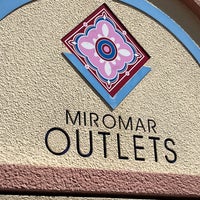 Photo prise au Miromar Outlets par Debbie le8/24/2022