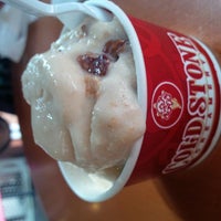 Photo taken at Cold Stone Creamery by Helen W. on 5/17/2013