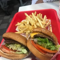 Photo taken at In-N-Out Burger by Eduardo on 3/13/2020