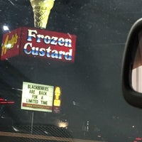 Foto tirada no(a) Andy&amp;#39;s Frozen Custard por Neil S. em 6/18/2017