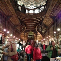 Das Foto wurde bei Livraria Lello von Eujinn H. am 12/18/2012 aufgenommen