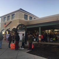 Photo taken at Grove City Premium Outlets by عبدالله on 11/24/2017