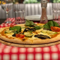 Photo taken at Pizzeria La Vista by Gizem B. on 3/9/2018