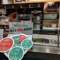 Foto diambil di New York Pizza oleh Rodrigo A. pada 11/11/2018