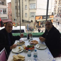 Снимок сделан в Kıyak Kardeşler Balık Restaurant пользователем Murat A. 2/4/2018