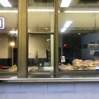 Photo prise au Ahn&amp;#39;s Quarter Pound Burger par John W. le7/29/2017