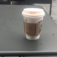 Das Foto wurde bei Starbucks von Mona am 9/29/2016 aufgenommen