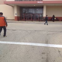 Foto tirada no(a) Northwoods Mall por *Kyla* ~. em 11/21/2012