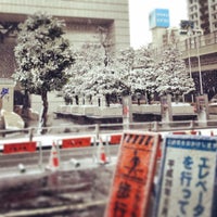 Photo taken at 新国立劇場前(初台駅入口)バス停 by igao_aka on 2/14/2014