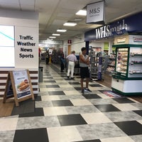 Photo taken at Reading Westbound Motorway Services (Moto) by Ade O. on 8/17/2017