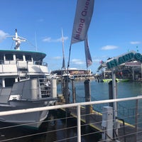 รูปภาพถ่ายที่ Island Queen Cruise โดย N เมื่อ 3/15/2019