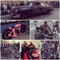 Снимок сделан в Brooklyn Invitational Custom Motorcycle Show пользователем Andy S. 9/20/2014
