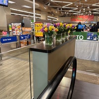 Photo taken at Mariano&amp;#39;s Fresh Market by Beth S. on 4/8/2024
