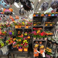 Photo taken at Mariano&amp;#39;s Fresh Market by Beth S. on 10/27/2023