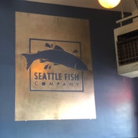 รูปภาพถ่ายที่ Seattle Fish Company โดย Len K. เมื่อ 8/9/2018