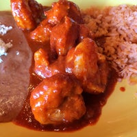 รูปภาพถ่ายที่ Sombrero Mexican Kitchen โดย Adi P. เมื่อ 6/1/2014