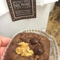 Photo taken at Beverly Hills Brownie Company by Sümeyye B. on 4/25/2015