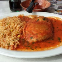 Das Foto wurde bei Fogatas Authentic Mexican Food von Betty T. am 4/21/2014 aufgenommen