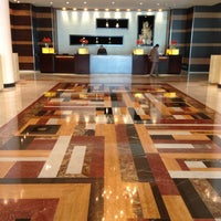 Foto diambil di Renaissance Doha City Center Hotel oleh Cenker O. pada 7/17/2013