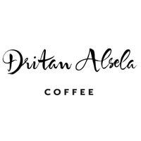 10/8/2016 tarihinde Dritan Alsela Coffeeziyaretçi tarafından Dritan Alsela Coffee'de çekilen fotoğraf