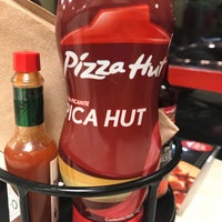 Photo taken at Pizza Hut by Roberto A. on 12/26/2016
