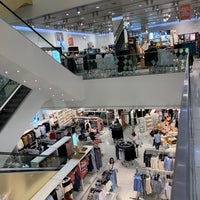 Photo taken at H&amp;amp;M by Aarón L. on 4/20/2019