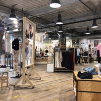 Photo taken at Urban Outfitters by Aarón L. on 5/1/2018