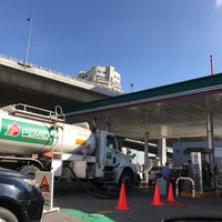 Photo taken at G500 - Gasolinería 4731 by Aarón L. on 8/14/2017