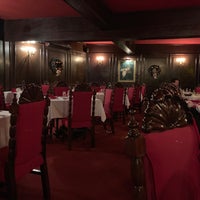 รูปภาพถ่ายที่ Casa Loma Restaurant Bar โดย Aarón L. เมื่อ 12/29/2018