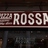 Foto tirada no(a) Pizza Rossa por Andy S. em 2/25/2015