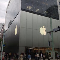 Photo taken at Apple Ginza by ティナ on 4/20/2013