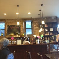 Foto tirada no(a) East Harlem Cafe por Gloria em 11/5/2012