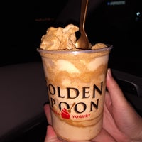 Foto tirada no(a) Golden Spoon Frozen Yogurt por Russell N. em 3/3/2019