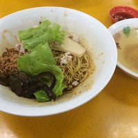 Photo taken at AMK Hainanese Abalone Minced Meat Noodle by 🚺KaiGa[R]LaLaY💃 Q. on 3/8/2014