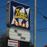 Photo taken at Zesto Drive-Ins by Henry West C. on 11/8/2012