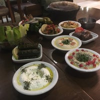 11/2/2016 tarihinde Elena V.ziyaretçi tarafından Abu Naim Restaurant'de çekilen fotoğraf