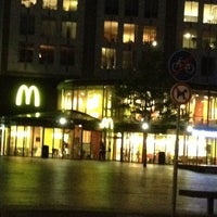 รูปภาพถ่ายที่ McDonald&amp;#39;s โดย Nancy เมื่อ 9/22/2012