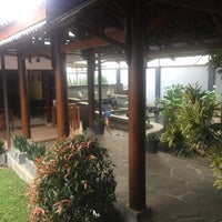 9/25/2016 tarihinde Joseph Pangkat Setiadi 池.ziyaretçi tarafından Imah Kopi, Croissanterie et Coffeenery'de çekilen fotoğraf