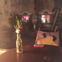 Foto scattata a The Pizza Place &amp;amp; Garden Cafe da Scott K. il 2/9/2017