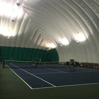 Foto tirada no(a) East Potomac Park Tennis Center por Brian M. em 8/5/2016