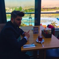 Foto diambil di Misto Cafe &amp; Restaurant oleh Ozan Ö. pada 4/18/2016