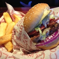 Photo taken at Red Robin Gourmet Burgers and Brews by Tammy P. on 7/6/2013